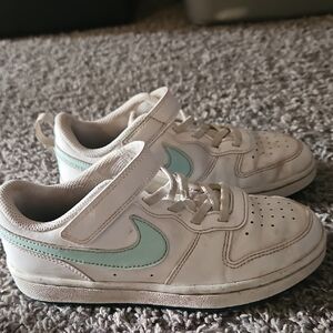 Nike Kids White and Mint Sneakers